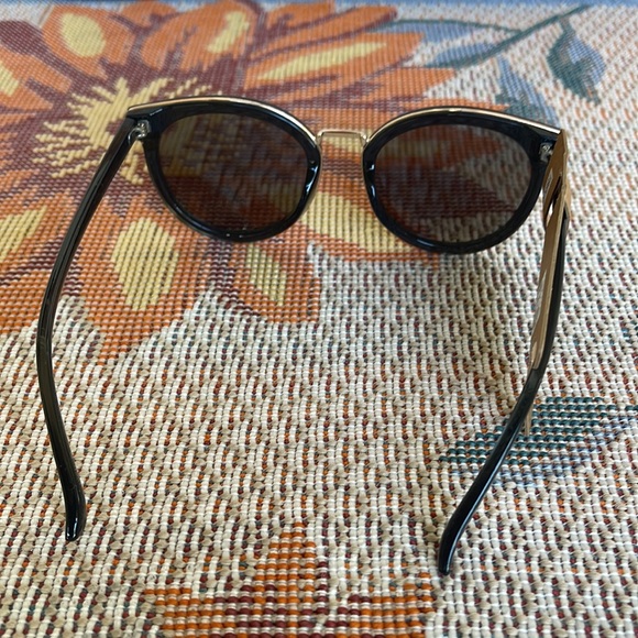 Vans Summer Holiday UV Protect Shades Sunglasses
NWT - Picture 4 of 16